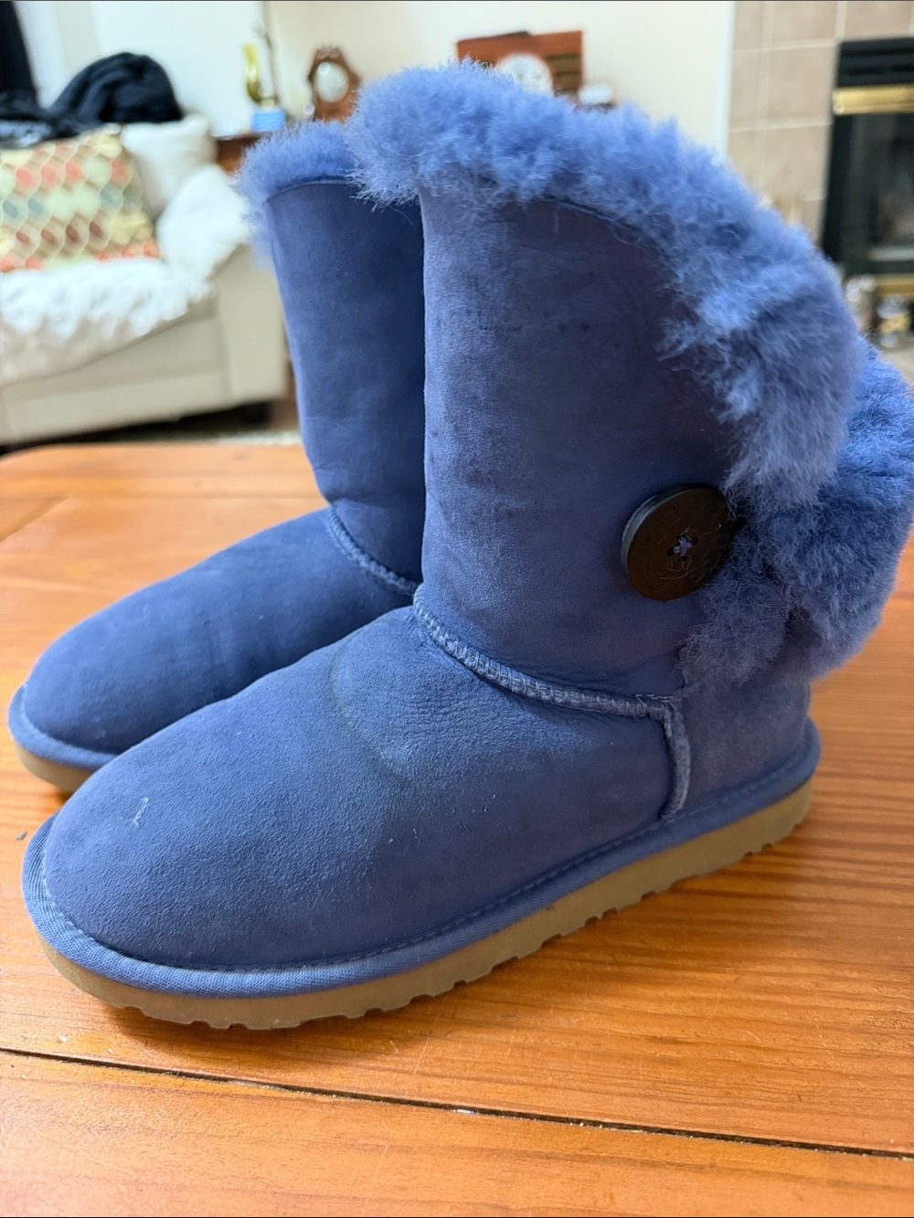 UGG Wedgewood Blue Sheepskin Cuff Short Boots, size 6